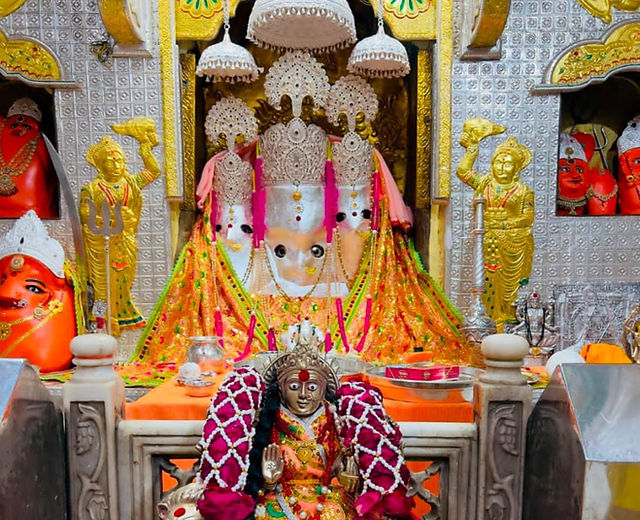 Maa Baglamukhi